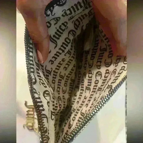 Juicy Couture Wristlet Wallet/ clutch PLUS Juicy Key ring. NWOT - Picture 2 of 2